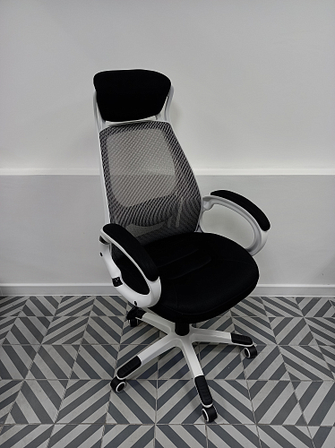 Компьютерное кресло Burgos черное из шоурума 3